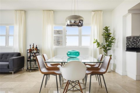 Condominio en venta en North Miami, Florida, 3 dormitorios, 221.57 m2 № 2147366 - foto 9