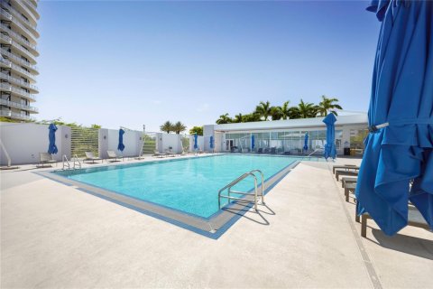Condominio en venta en North Miami, Florida, 3 dormitorios, 221.57 m2 № 2147366 - foto 25