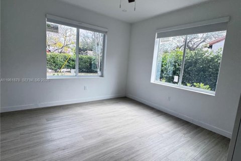 Appartement à louer à Miami Beach, Floride: 2 chambres, 74.32 m2 № 2024664 - photo 9