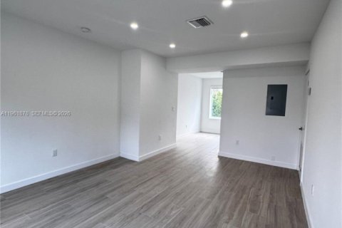 Appartement à louer à Miami Beach, Floride: 2 chambres, 74.32 m2 № 2024664 - photo 13