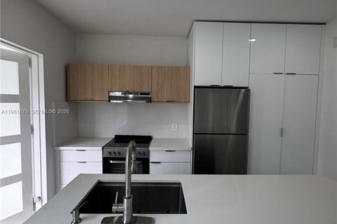 Appartement à louer à Miami Beach, Floride: 2 chambres, 74.32 m2 № 2024664 - photo 3