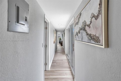 Villa ou maison à vendre à Pompano Beach, Floride: 6 chambres, 269.32 m2 № 2153558 - photo 22