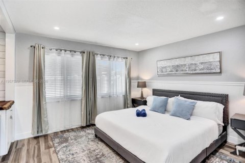 Villa ou maison à vendre à Pompano Beach, Floride: 6 chambres, 269.32 m2 № 2153558 - photo 24