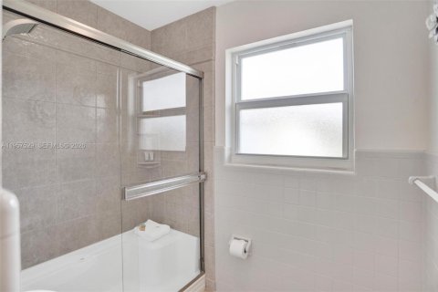 Villa ou maison à vendre à Pompano Beach, Floride: 6 chambres, 269.32 m2 № 2153558 - photo 29