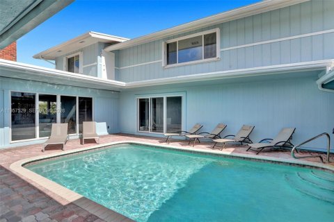 Villa ou maison à vendre à Pompano Beach, Floride: 6 chambres, 269.32 m2 № 2153558 - photo 1