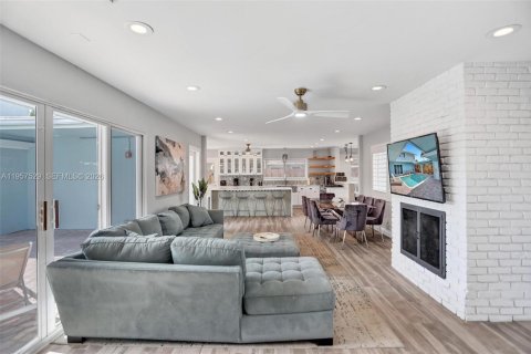 Villa ou maison à vendre à Pompano Beach, Floride: 6 chambres, 269.32 m2 № 2153558 - photo 13