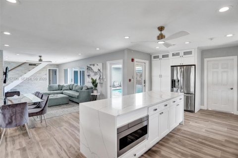 Villa ou maison à vendre à Pompano Beach, Floride: 6 chambres, 269.32 m2 № 2153558 - photo 8