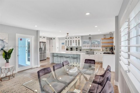 Villa ou maison à vendre à Pompano Beach, Floride: 6 chambres, 269.32 m2 № 2153558 - photo 14