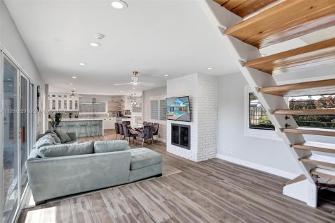 Villa ou maison à vendre à Pompano Beach, Floride: 6 chambres, 269.32 m2 № 2153558 - photo 10