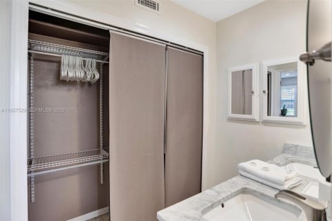 Villa ou maison à vendre à Pompano Beach, Floride: 6 chambres, 269.32 m2 № 2153558 - photo 30