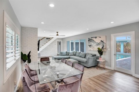 Villa ou maison à vendre à Pompano Beach, Floride: 6 chambres, 269.32 m2 № 2153558 - photo 9