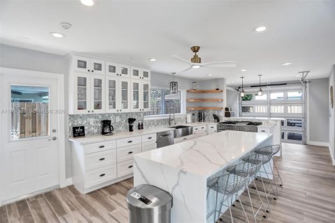 Villa ou maison à vendre à Pompano Beach, Floride: 6 chambres, 269.32 m2 № 2153558 - photo 5