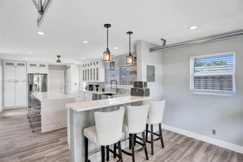 Villa ou maison à vendre à Pompano Beach, Floride: 6 chambres, 269.32 m2 № 2153558 - photo 6