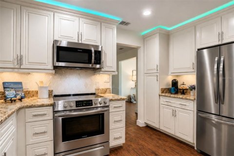House in Saint Petersburg, Florida 3 bedrooms, 151.34 sq.m. № 2217232 - photo 12
