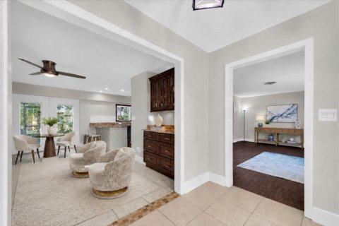 House in Saint Petersburg, Florida 3 bedrooms, 151.34 sq.m. № 2217232 - photo 10