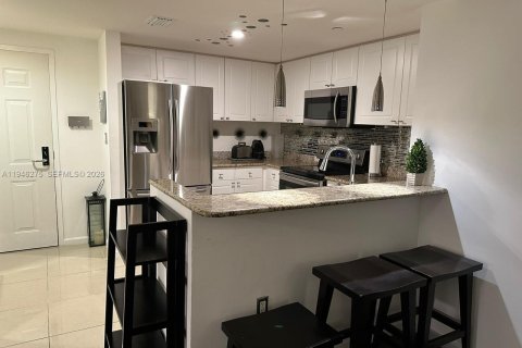 Condo in Aventura, Florida, 1 bedroom  № 2002742 - photo 14