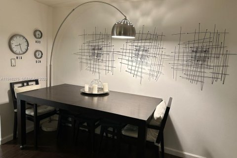 Condo in Aventura, Florida, 1 bedroom  № 2002742 - photo 9