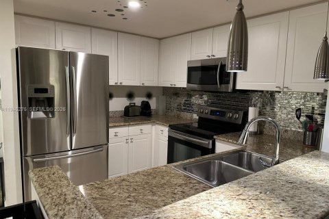 Condo in Aventura, Florida, 1 bedroom  № 2002742 - photo 3