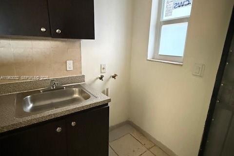 Снять в аренду виллу или дом в Майами, Флорида 3 спальни, 86.96м2, № 2023973 - фото 9