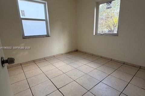 Снять в аренду виллу или дом в Майами, Флорида 3 спальни, 86.96м2, № 2023973 - фото 17