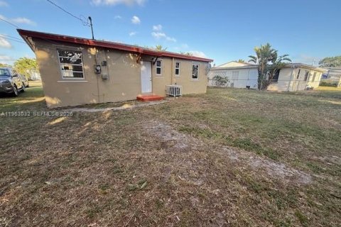 Снять в аренду виллу или дом в Майами, Флорида 3 спальни, 86.96м2, № 2023973 - фото 20