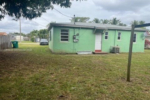 Villa ou maison à louer à Miami, Floride: 3 chambres, 86.96 m2 № 2023973 - photo 5