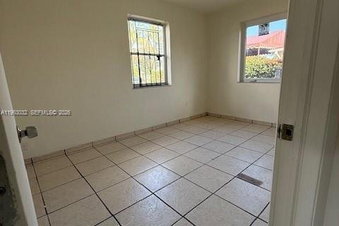 Снять в аренду виллу или дом в Майами, Флорида 3 спальни, 86.96м2, № 2023973 - фото 14