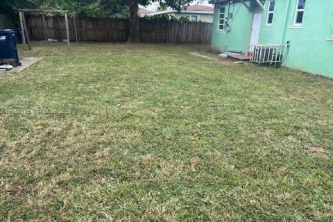 Villa ou maison à louer à Miami, Floride: 3 chambres, 86.96 m2 № 2023973 - photo 7