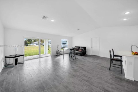 Villa ou maison à vendre à Cape Coral, Floride: 3 chambres № 1937341 - photo 13