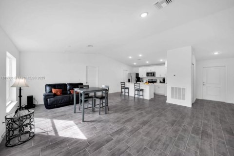 Villa ou maison à vendre à Cape Coral, Floride: 3 chambres № 1937341 - photo 7