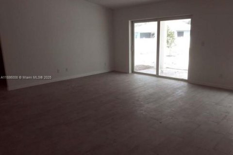 Casa en venta en Cape Coral, Florida, 3 dormitorios № 1937341 - foto 4