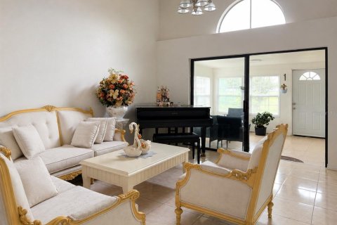 House in Orlando, Florida 4 bedrooms, 192.31 sq.m. № 2236563 - photo 2