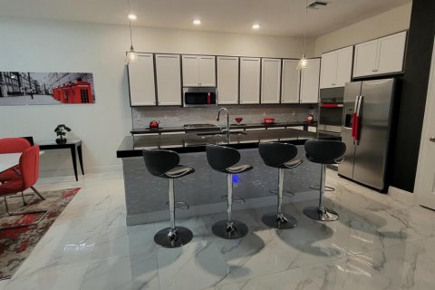 Villa ou maison à louer à Westlake, Floride: 3 chambres, 284.84 m2 № 2384870 - photo 4