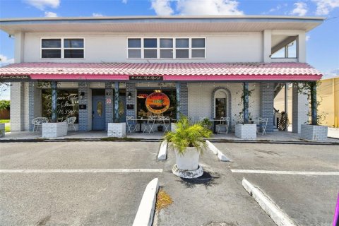 Propiedad comercial en venta en Belleair Bluffs, Florida, 334.82 m2 № 1844329 - foto 1