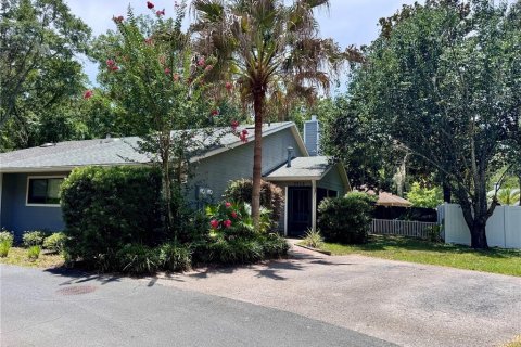 House in Gainesville, Florida 2 bedrooms, 111.48 sq.m. № 2310537