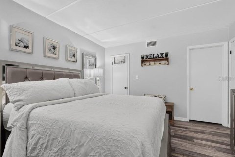 Condo in Ormond Beach, Florida, 2 bedrooms № 2236875 - photo 18