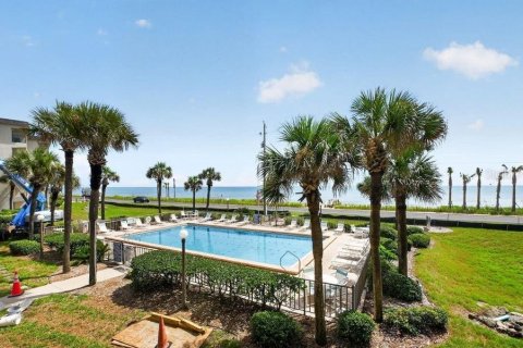 Condo in Ormond Beach, Florida, 2 bedrooms № 2236875 - photo 2