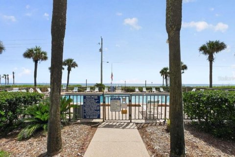 Condo in Ormond Beach, Florida, 2 bedrooms № 2236875 - photo 30