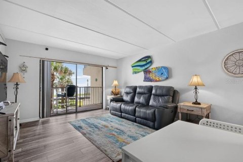 Condo in Ormond Beach, Florida, 2 bedrooms № 2236875 - photo 5