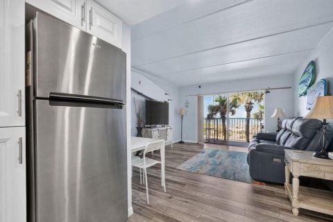 Condo in Ormond Beach, Florida, 2 bedrooms № 2236875 - photo 9