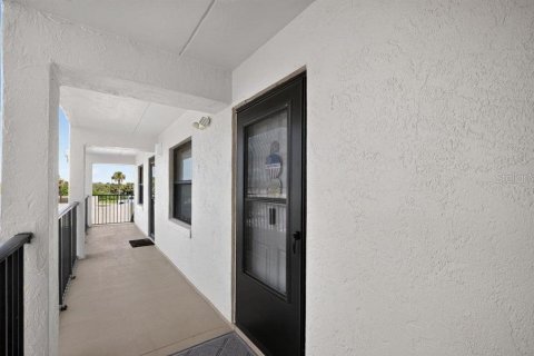 Condo in Ormond Beach, Florida, 2 bedrooms № 2236875 - photo 3