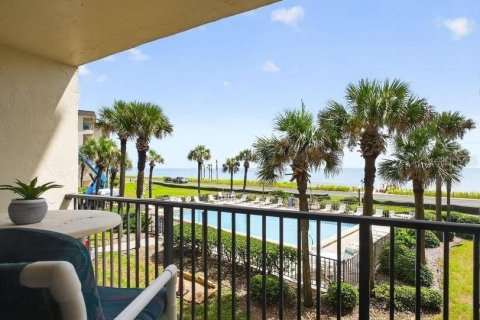 Condo in Ormond Beach, Florida, 2 bedrooms № 2236875 - photo 7