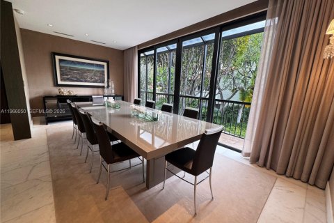 Townhouse in Miami, Florida 5 bedrooms, 324.51 sq.m. № 2042307 - photo 21