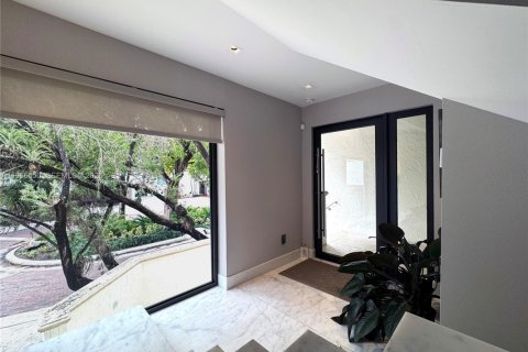 Townhouse in Miami, Florida 5 bedrooms, 324.51 sq.m. № 2042307 - photo 5