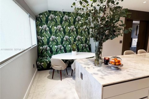 Townhouse in Miami, Florida 5 bedrooms, 324.51 sq.m. № 2042307 - photo 16