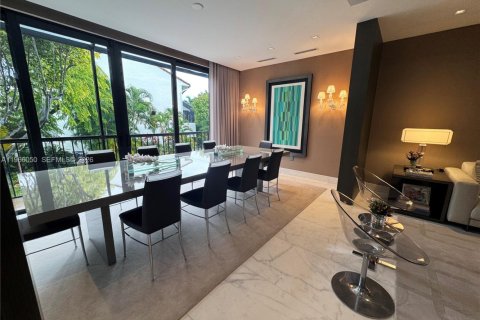 Townhouse in Miami, Florida 5 bedrooms, 324.51 sq.m. № 2042307 - photo 22