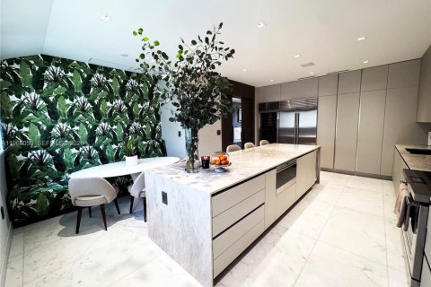 Townhouse in Miami, Florida 5 bedrooms, 324.51 sq.m. № 2042307 - photo 14