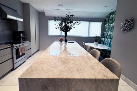 Townhouse in Miami, Florida 5 bedrooms, 324.51 sq.m. № 2042307 - photo 10