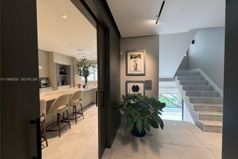 Townhouse in Miami, Florida 5 bedrooms, 324.51 sq.m. № 2042307 - photo 17