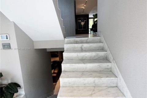 Townhouse in Miami, Florida 5 bedrooms, 324.51 sq.m. № 2042307 - photo 4